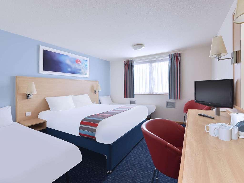 Travelodge Barnsley Habitación foto